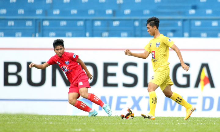 Thầy Quang Hải bại trận ngày ra quân VCK giải bóng đá U15 Quốc gia