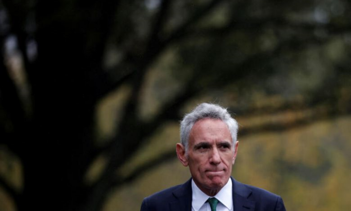 Nói khẩu trang chống COVID-19 không hiệu quả, cố vấn y tế Nhà Trắng bị xóa tweet