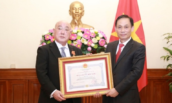 Trao Huân chương Hữu nghị cho Cố vấn đặc biệt của Thủ tướng Nhật Bản