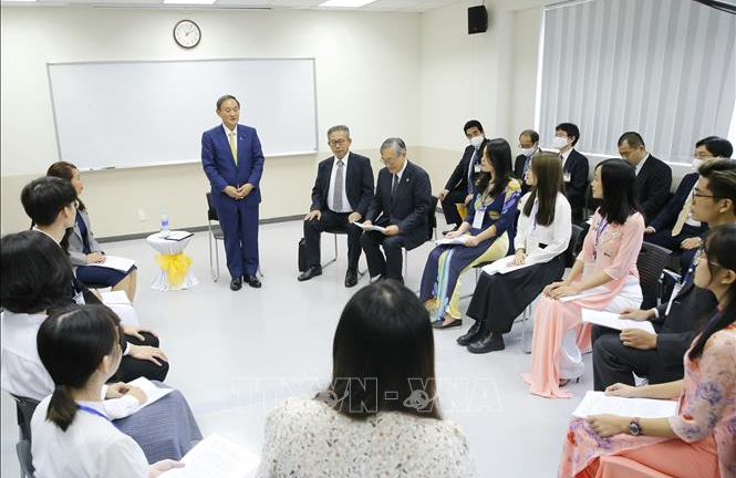 Thủ tướng Nhật Bản gặp gỡ sinh viên Đại học Việt - Nhật