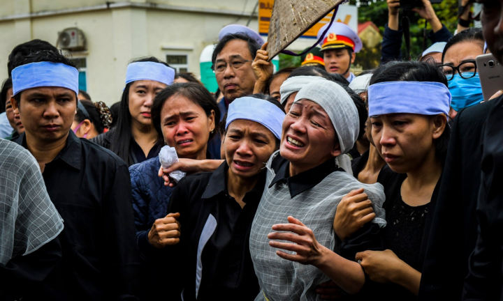 Người dân quê nhà đón Thiếu tướng Nguyễn Hữu Hùng về đất mẹ