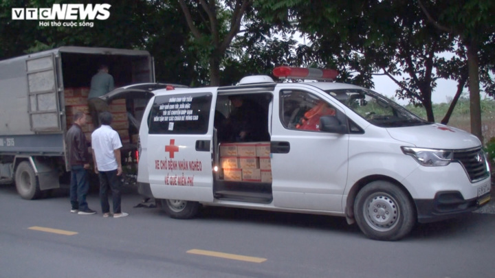 Ông Đoàn Ngọc Hải: 'Tôi hứa trao sữa tận tay đồng bào vùng rốn lũ miền Trung'