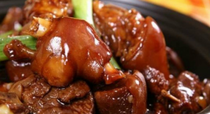 Chân giò kho sả ớt đậm đà, đưa cơm 