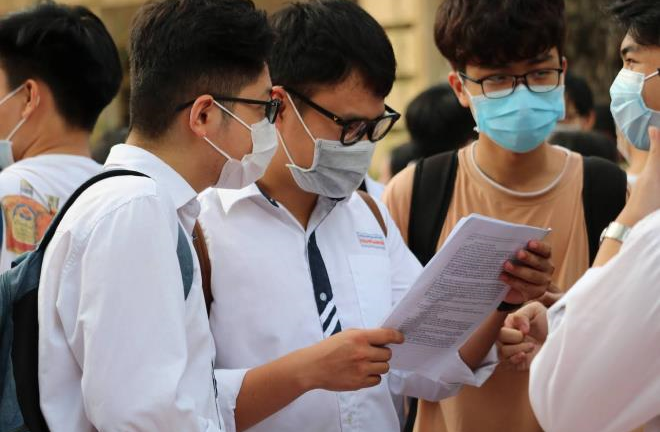 Thí sinh khóc hết nước mắt vì cầm giấy báo trúng tuyển mà không được nhập học