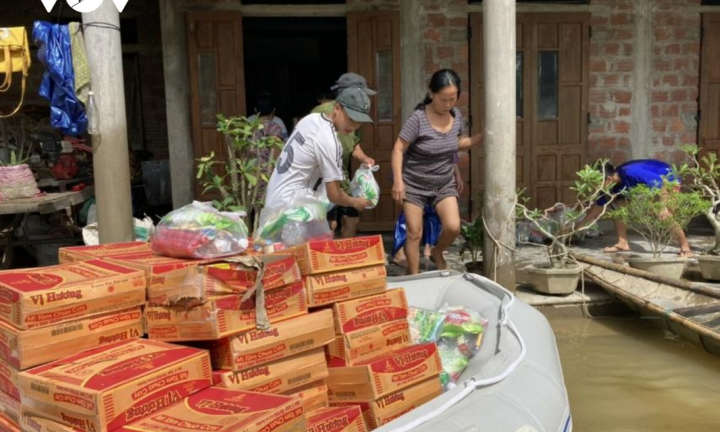 Ngăn chặn đầu cơ, tăng giá hàng hóa nhu yếu phẩm ở vùng lũ