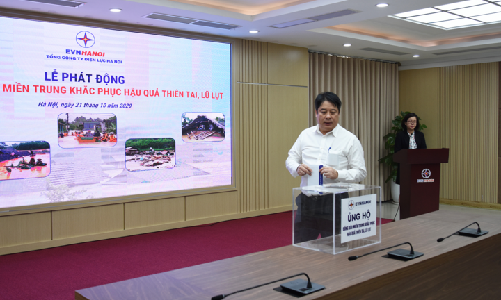 Cán bộ nhân viên EVNHANOI quyên góp ủng hộ đồng bào miền Trung 