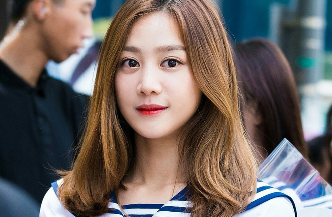 Những thần tượng hết thời phải đi giao hàng, bán cà phê ở Hàn Quốc