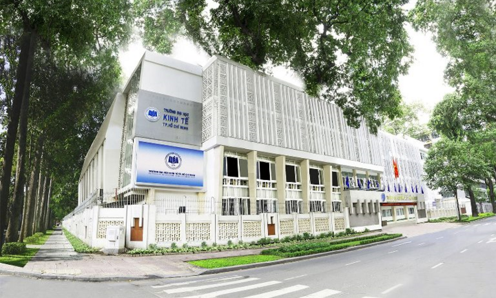 ĐH Kinh tế TP.HCM hỗ trợ 50% học phí cho sinh viên vùng lũ miền Trung 