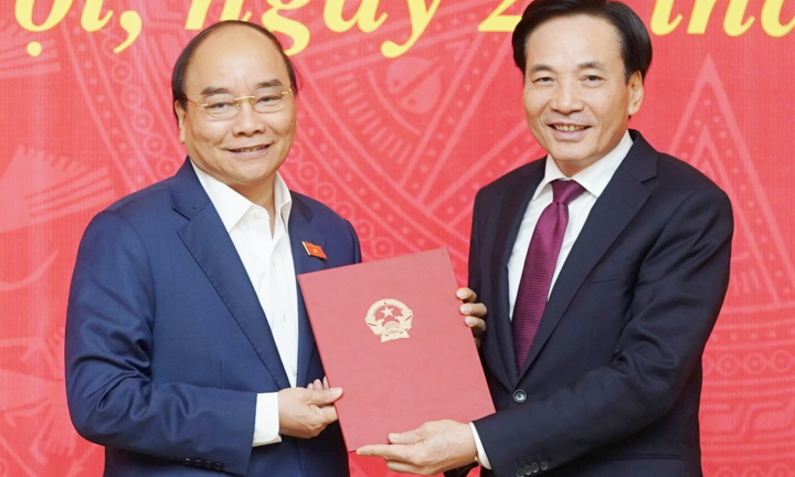 Thủ tướng trao quyết định bổ nhiệm Phó chủ nhiệm Văn phòng Chính phủ