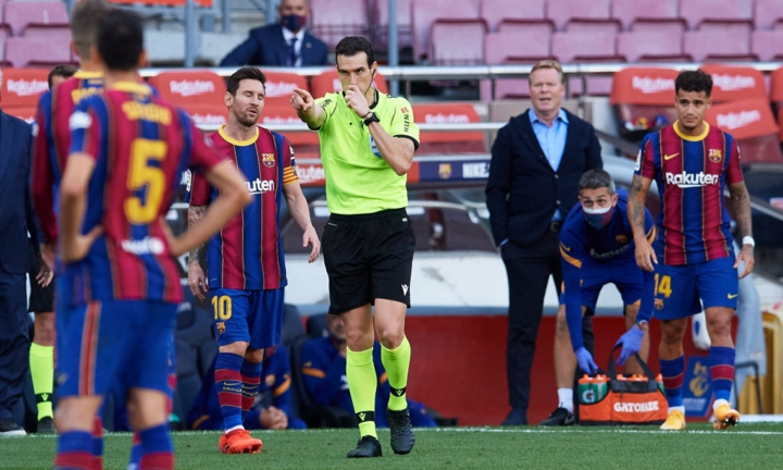 Thua trận Siêu kinh điển, HLV Koeman trách VAR chống lại Barca