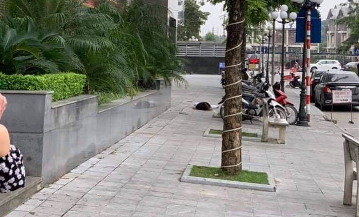 Một phụ nữ rơi từ chung cư ở Hà Nội xuống đất thiệt mạng