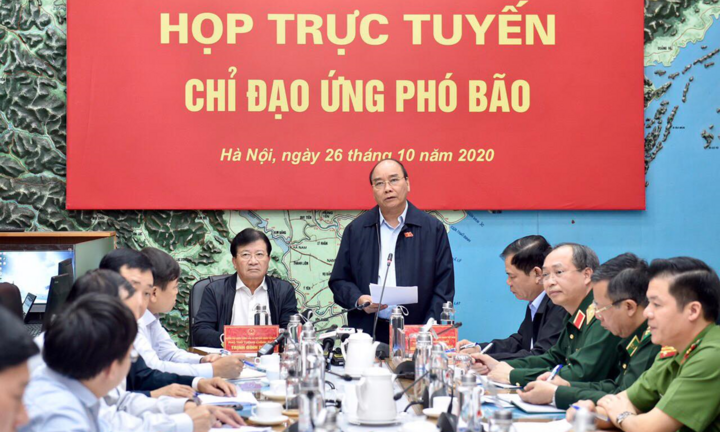 Thủ tướng: Hoãn tất cả cuộc họp không cần thiết để tập trung ứng phó bão lũ