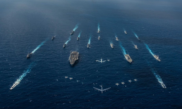 Xem nhóm tấn công tàu sân bay Ronald Reagan bày binh bố trận trong Keen Sword 21