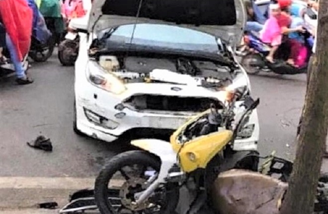 Tài xế đạp nhầm chân ga, ô tô tông chiến sĩ cảnh sát trọng thương