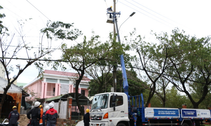 EVN thông tin về vận hành nguồn và lưới điện miền Trung sau bão số 9 ngày 29/10