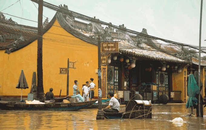 TRỰC TIẾP: Cận cảnh nước lũ đang dâng cao ở Hội An