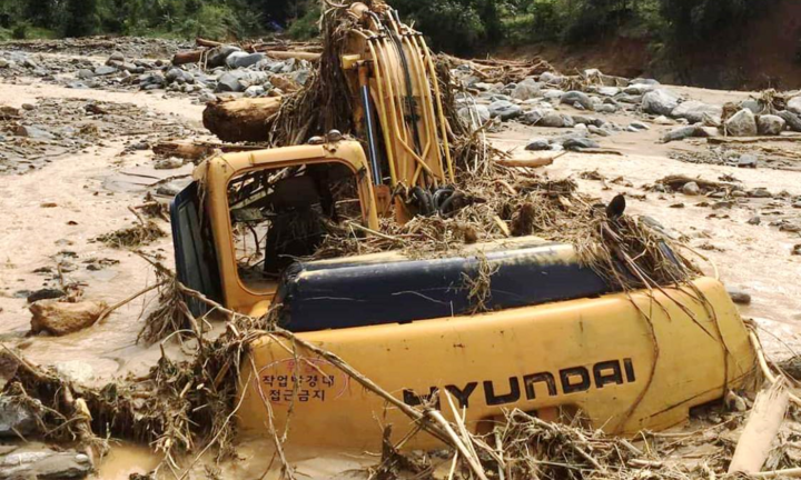 Rợn người đường vào hiện trường sạt lở vùi lấp 11 người ở Phước Lộc, Quảng Nam