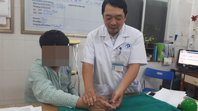 Chuyển ngón chân thành ngón tay cho thanh niên 17 tuổi 