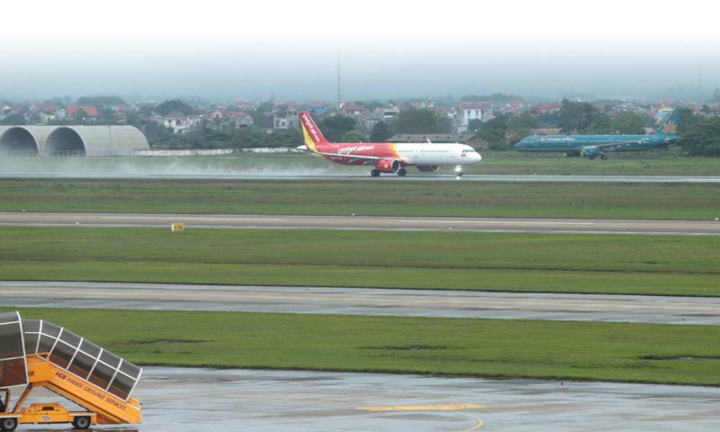 Sửa chữa đường băng Nội Bài, Tân Sơn Nhất: Có kịp bay Tết?