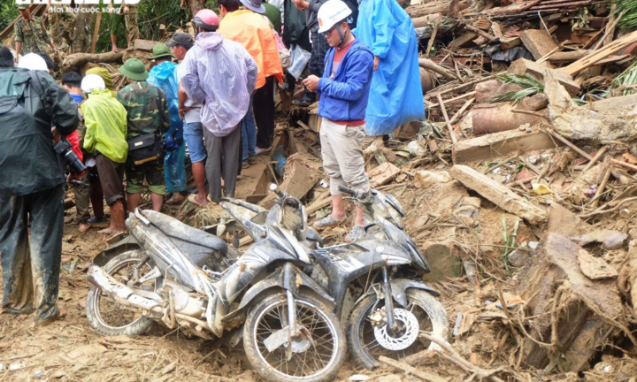 Đưa ca nô, flycam tầm soát nhiệt tìm nạn nhân ở Trà Leng mất tích dưới lòng hồ