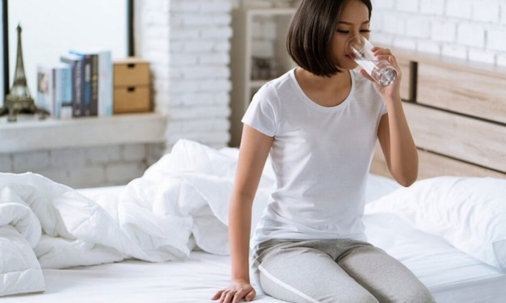 Cơ thể bạn thay đổi thế nào nếu thường xuyên uống nước ngay khi ngủ dậy?