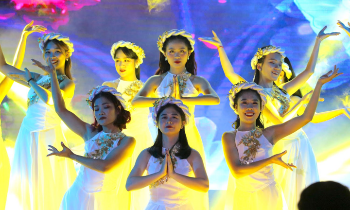 Mãn nhãn đêm nhạc kịch chào tân sinh viên K40 Học viện BC&TT