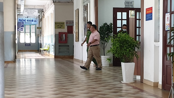 Vì sao công an khám xét phòng làm việc của lãnh đạo Bệnh viện Mắt TP.HCM?