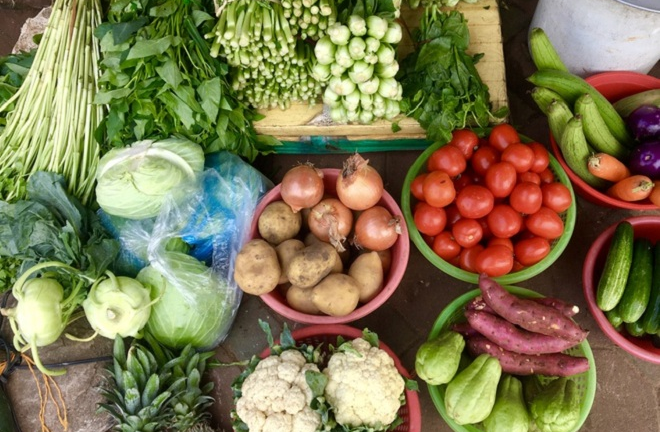 Rau xanh tăng giá gấp đôi