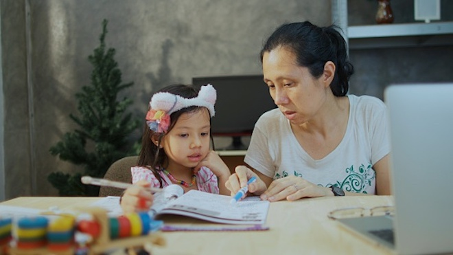 Không dạy con học ở nhà, phụ huynh Trung Quốc phải viết tường trình