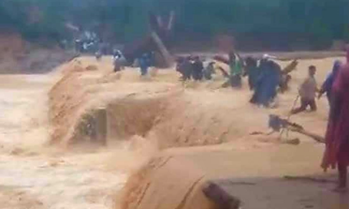 Nam thanh niên cứu 3 phụ nữ bị lũ cuốn khi mang hàng cứu trợ về nhà