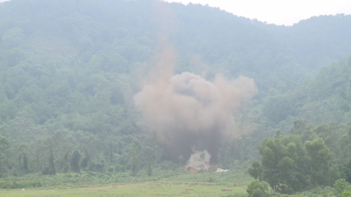 Hủy nổ thành công 2 quả bom 'khủng' ở Hà Tĩnh 