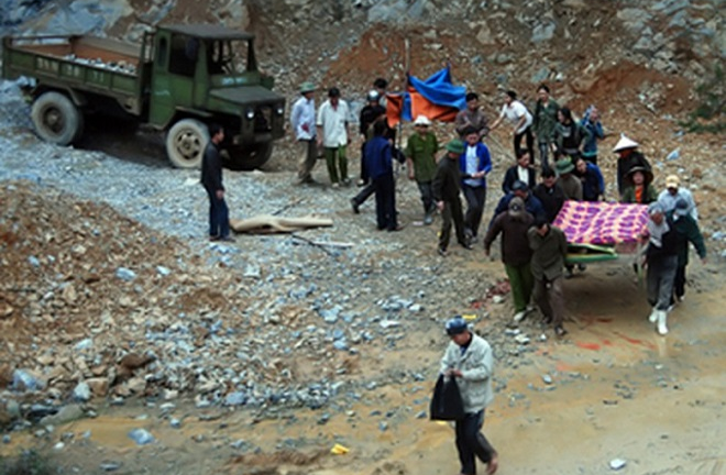 Bị đá rơi trúng người, 2 công nhân tử nạn trên khai trường ở Quảng Ninh