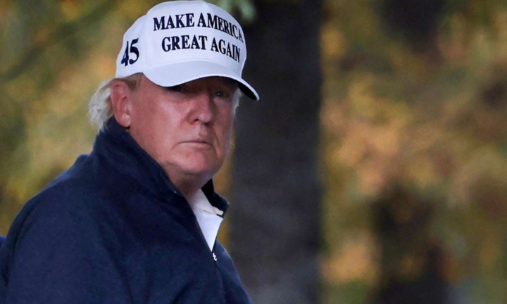 Những quyết định 'sai thời điểm' của ông Trump