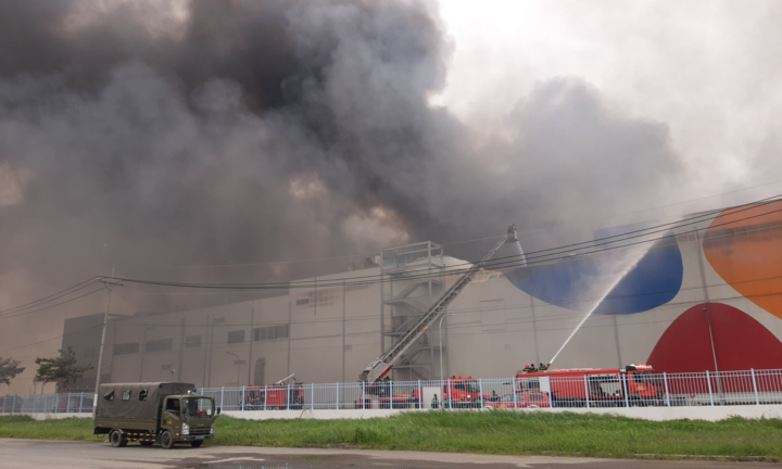 TP.HCM: Đang cháy lớn trong khu công nghiệp Hiệp Phước