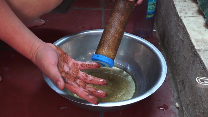 Video: Kinh hãi cảnh dân Thủ đô uống nước giếng khoan đục ngàu, nhiễm asen nặng