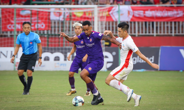 CLB TP.HCM chia tay tiền vệ Hàn Quốc, Sài Gòn FC mất chân sút số một