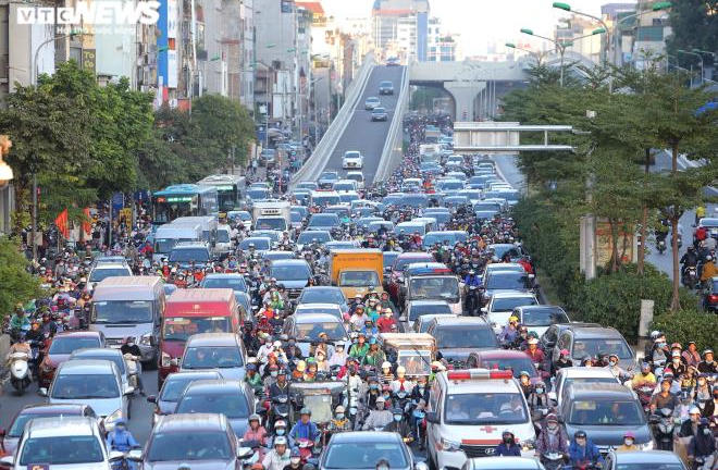 Thanh tra Sở GTVT Hà Nội: Đường Trường Chinh tắc là do đẹp, lượng xe đông 