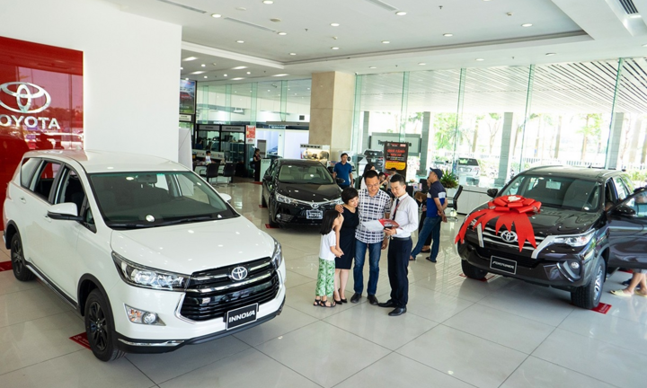 Thị trường ô tô 'bứt tốc' chạy đua cuối năm