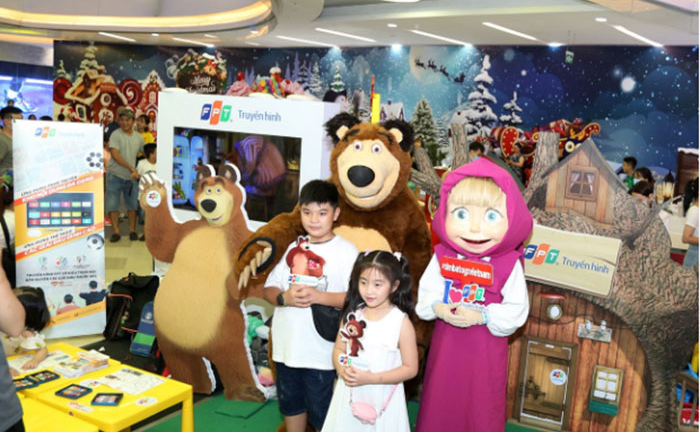 Các em nhỏ hào hứng tham gia sự kiện ra mắt bộ phim truyền hình đặc sắc
