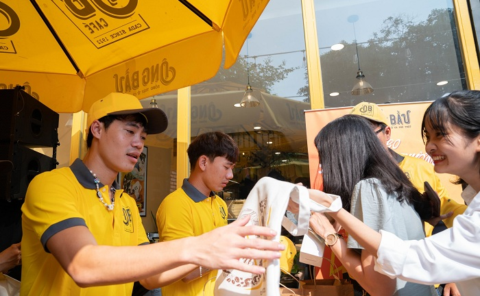 Ông Bầu ra mắt quán flagship đầu tiên: Nơi giao lưu và chia sẻ đam mê