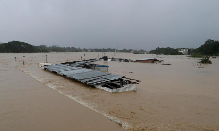 Ảnh: Bão Vamco càn quét, Manila bị nhấn chìm trong biển nước
