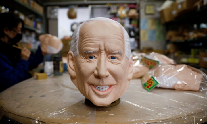 Mặt nạ hình ông Biden bán đắt hàng