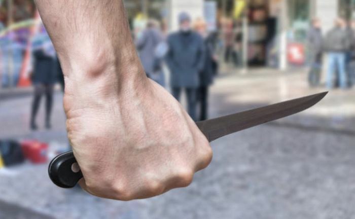 Chồng đâm trọng thương vợ con rồi nhảy lầu tự tử