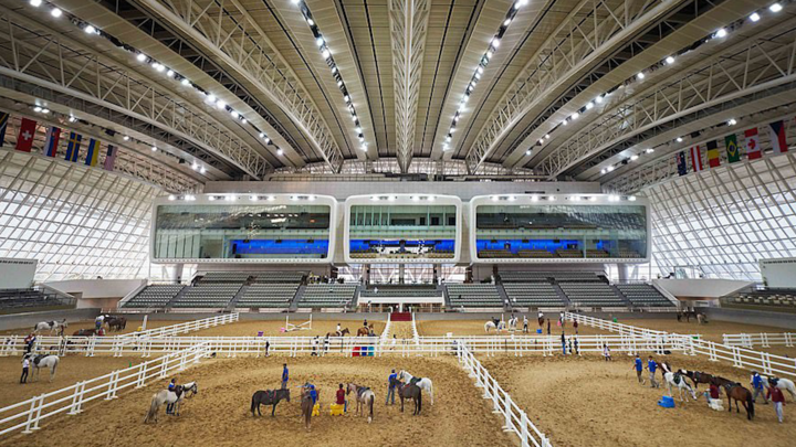 Video: Khách sạn 5 sao dành cho ngựa đầu tiên trên thế giới