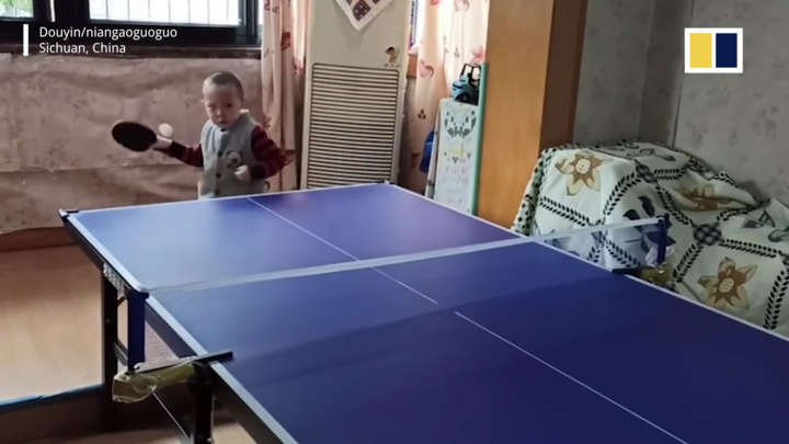 Video: Cậu bé 3 tuổi chơi bóng bàn điêu luyện như VĐV chuyên nghiệp ở Trung Quốc