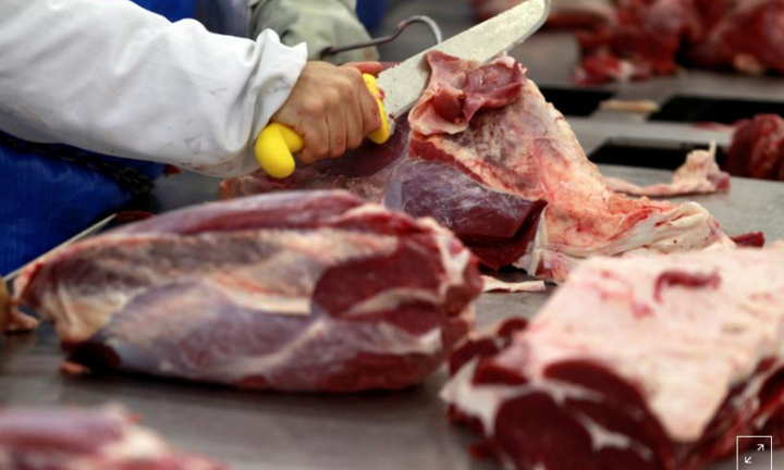 Trung Quốc lại phát hiện virus SARS-CoV-2 trên thịt đông lạnh 