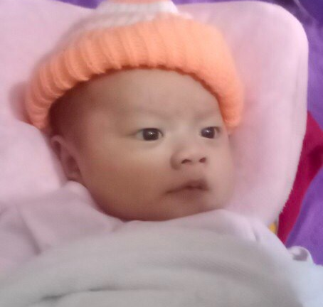 Bé trai 1 tháng tuổi bị bỏ rơi trước nhà vợ chồng hiếm muộn lúc rạng sáng