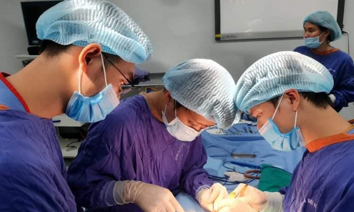 Uống rượu ba kích tăng cường sinh lực, người đàn ông cương dương suốt 30 giờ