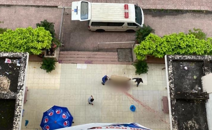 Thi thể người phụ nữ không nguyên vẹn giữa sân chung cư ở TP.HCM