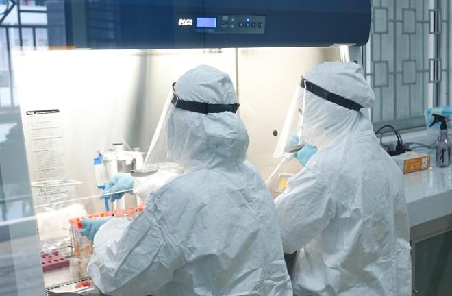 Tại sao nam sinh viên ở Hà Nội tái dương tính rồi lại âm tính với SARS-CoV-2?